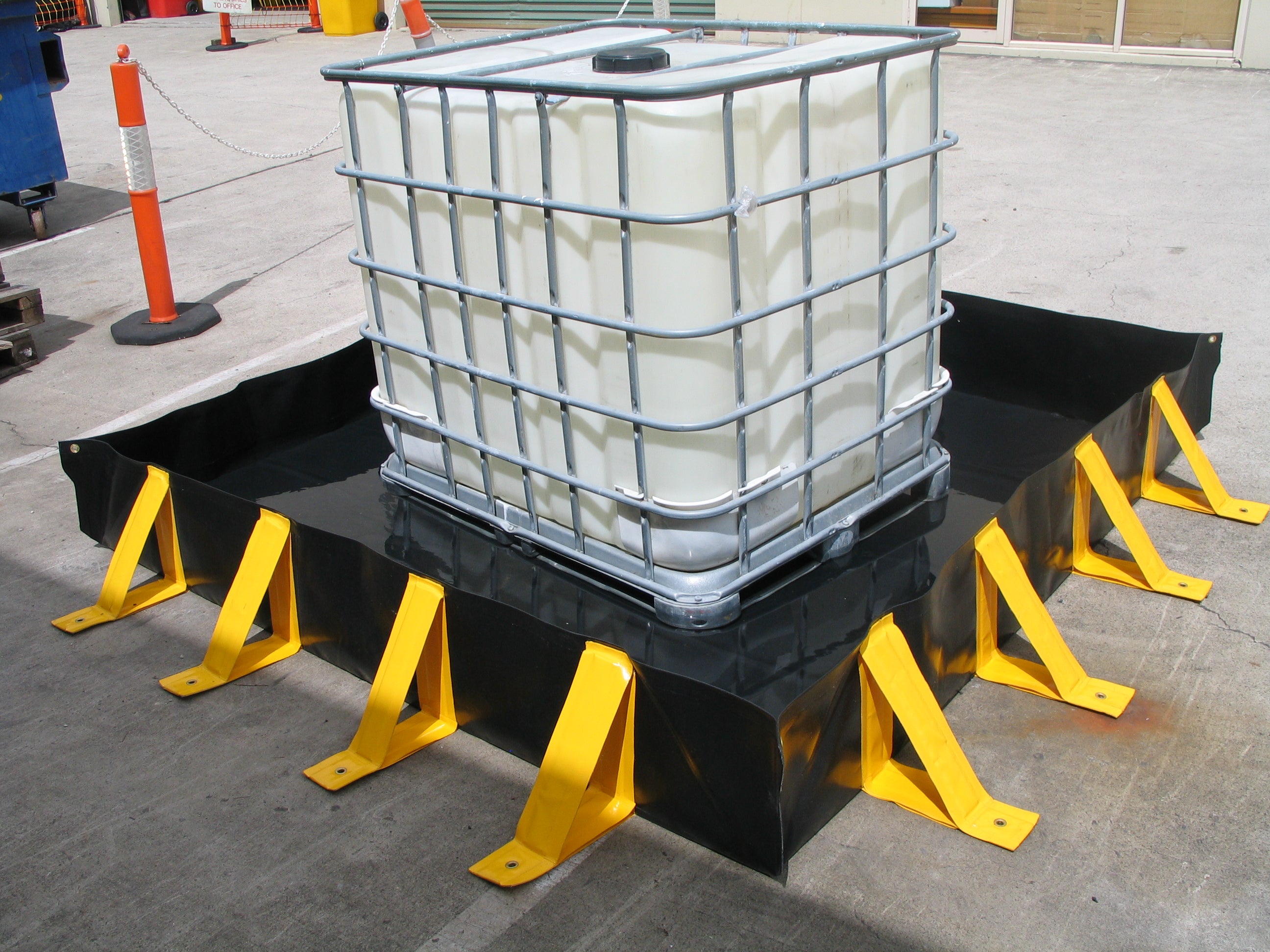 Black Elavoy Collapsible Bunds